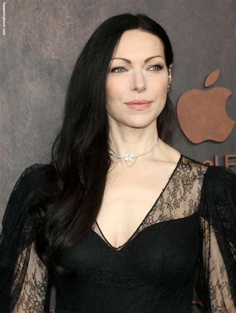 Now, Laura Prepon is seen making out with a man on a bed and talking with him till he departs and she answers the phone, dressed in a black bra and tight blue trousers. . Laura preponnude